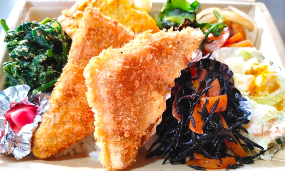 まごころキッチン くろすけ「ミネラルたっぷり！からだ喜ぶお弁当」